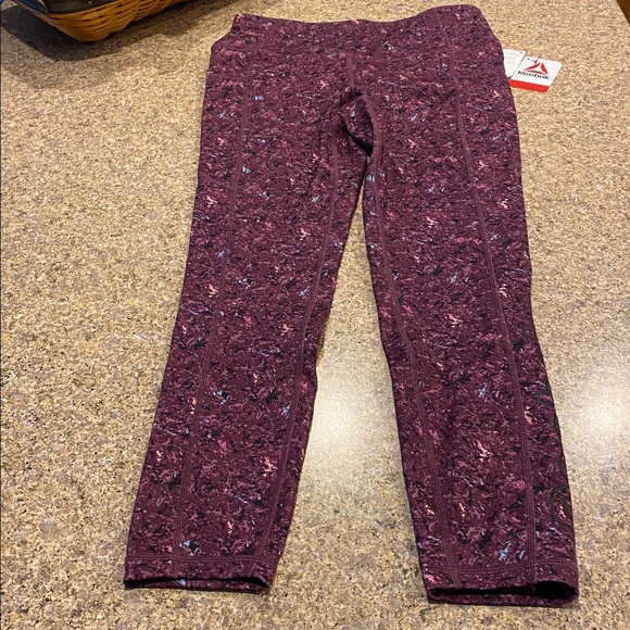 NWT Reebok 7/8 Legging High Rise Medium Grape Wine - Picture 4 of 14